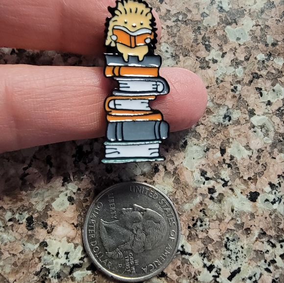 *2 for $13* Book Lover Hedgehog On Stack of Books Enamel Pin - Picture 4 of 4
